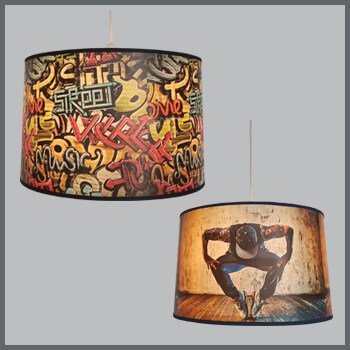 &Phi;&omega;&tau;&omicron;&gamma;&rho;&alpha;&phi;ί&alpha; &delta;ύ&omicron; &phi;&omega;&tau;&iota;&sigma;&tau;&iota;&kappa;ώ&nu; &omicron;&rho;&omicron;&phi;ή&sigmaf; &mu;&epsilon; &kappa;&alpha;&pi;έ&lambda;&alpha; &mu;&epsilon; &nu;&epsilon;&alpha;&nu;&iota;&kappa;ά/&epsilon;&phi;&eta;&beta;&iota;&kappa;ά &theta;έ&mu;&alpha;&tau;&alpha; (&gamma;&kappa;&rho;ά&phi;&iota;&tau;&iota;, &chi;&iota;&pi; &chi;&omicron;&pi;), &alpha;&pi;ό &tau;&eta; &beta;&iota;&omicron;&tau;&epsilon;&chi;&nu;ί&alpha; &alpha;&mu;&pi;&alpha;&zeta;&omicron;ύ&rho; &kappa;&alpha;&iota; &phi;&omega;&tau;&iota;&sigma;&tau;&iota;&kappa;ώ&nu; Gekas Luminoso.